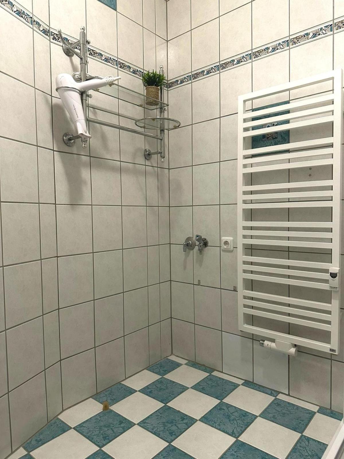 Raha Apartments - Modernes Studio-Apartment - Hbf - Gratis Parkplatz Erfurt Bagian luar foto
