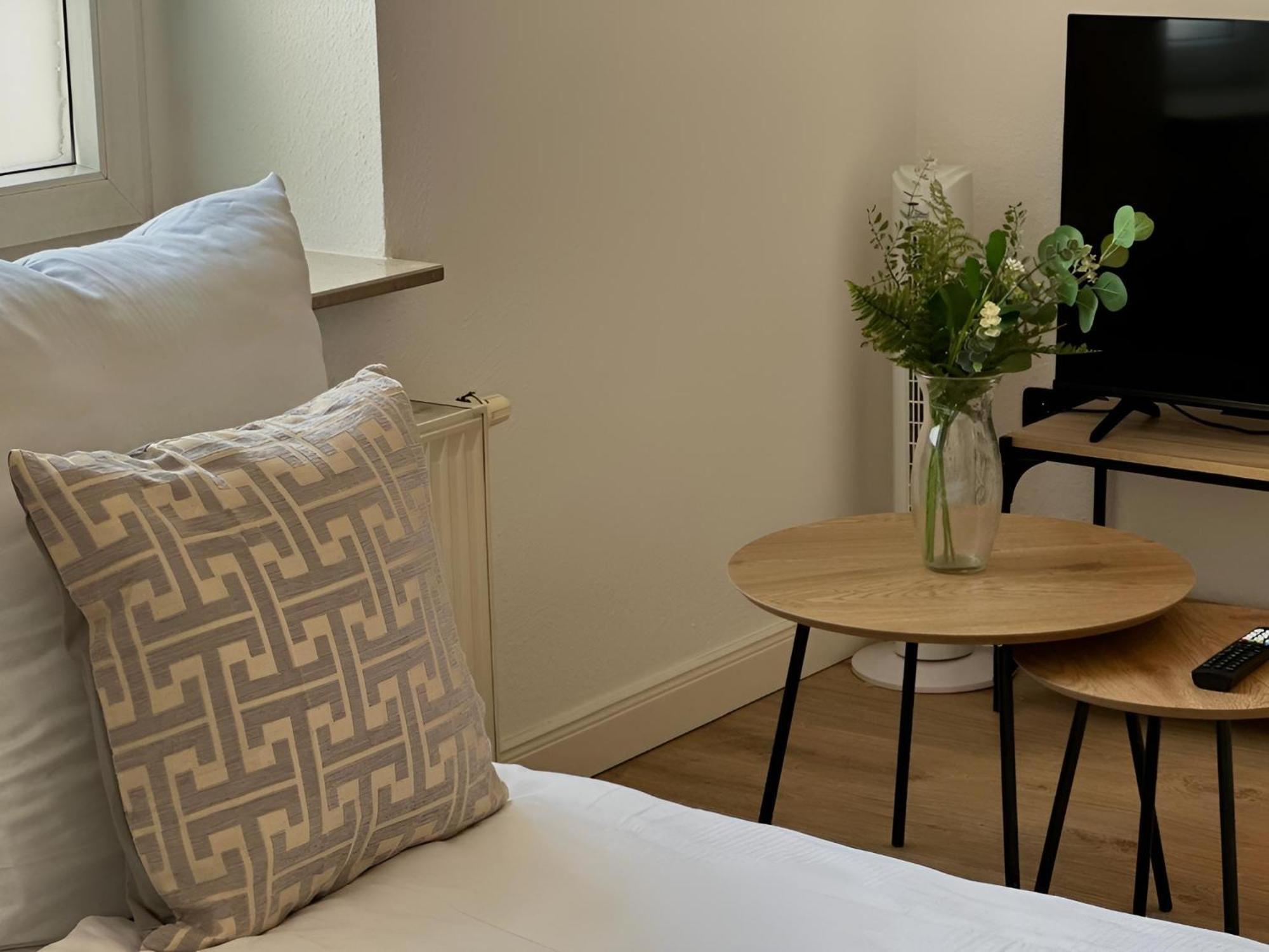 Raha Apartments - Modernes Studio-Apartment - Hbf - Gratis Parkplatz Erfurt Bagian luar foto