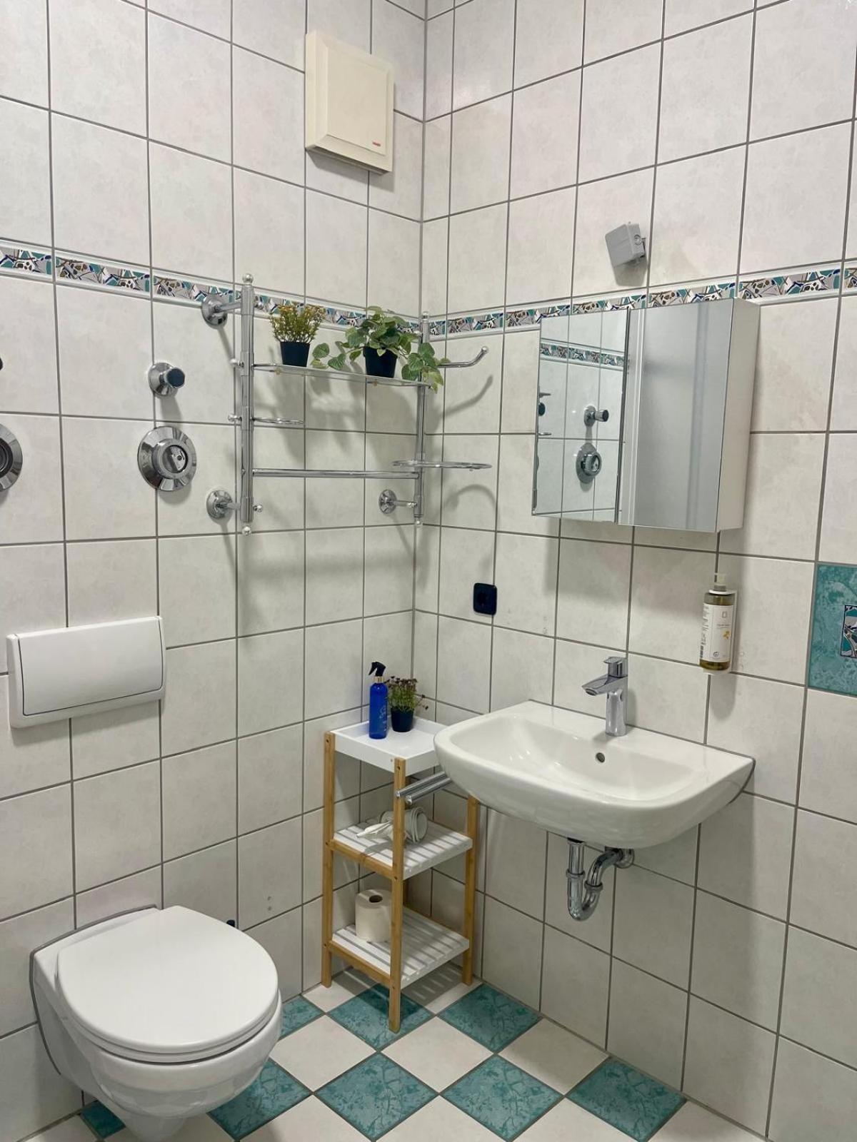 Raha Apartments - Modernes Studio-Apartment - Hbf - Gratis Parkplatz Erfurt Bagian luar foto