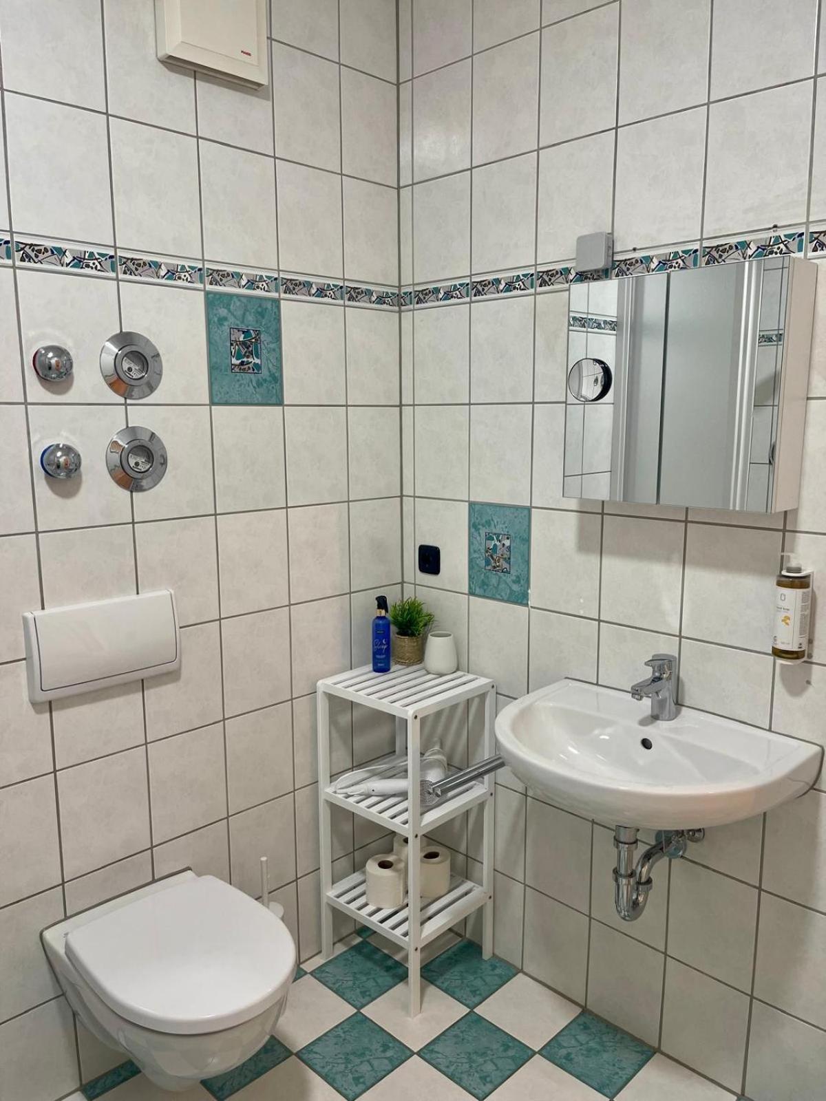 Raha Apartments - Modernes Studio-Apartment - Hbf - Gratis Parkplatz Erfurt Bagian luar foto