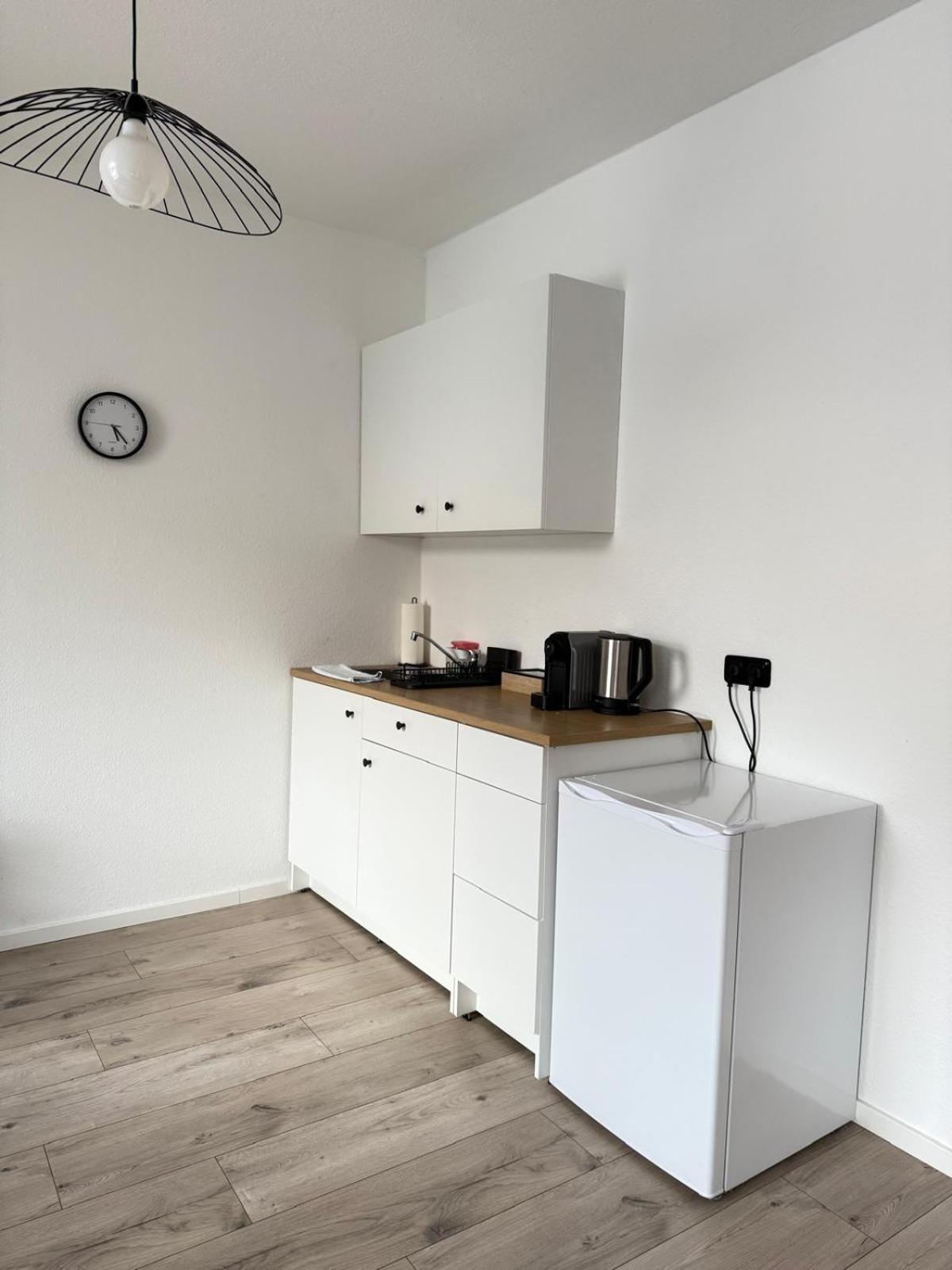 Raha Apartments - Modernes Studio-Apartment - Hbf - Gratis Parkplatz Erfurt Bagian luar foto