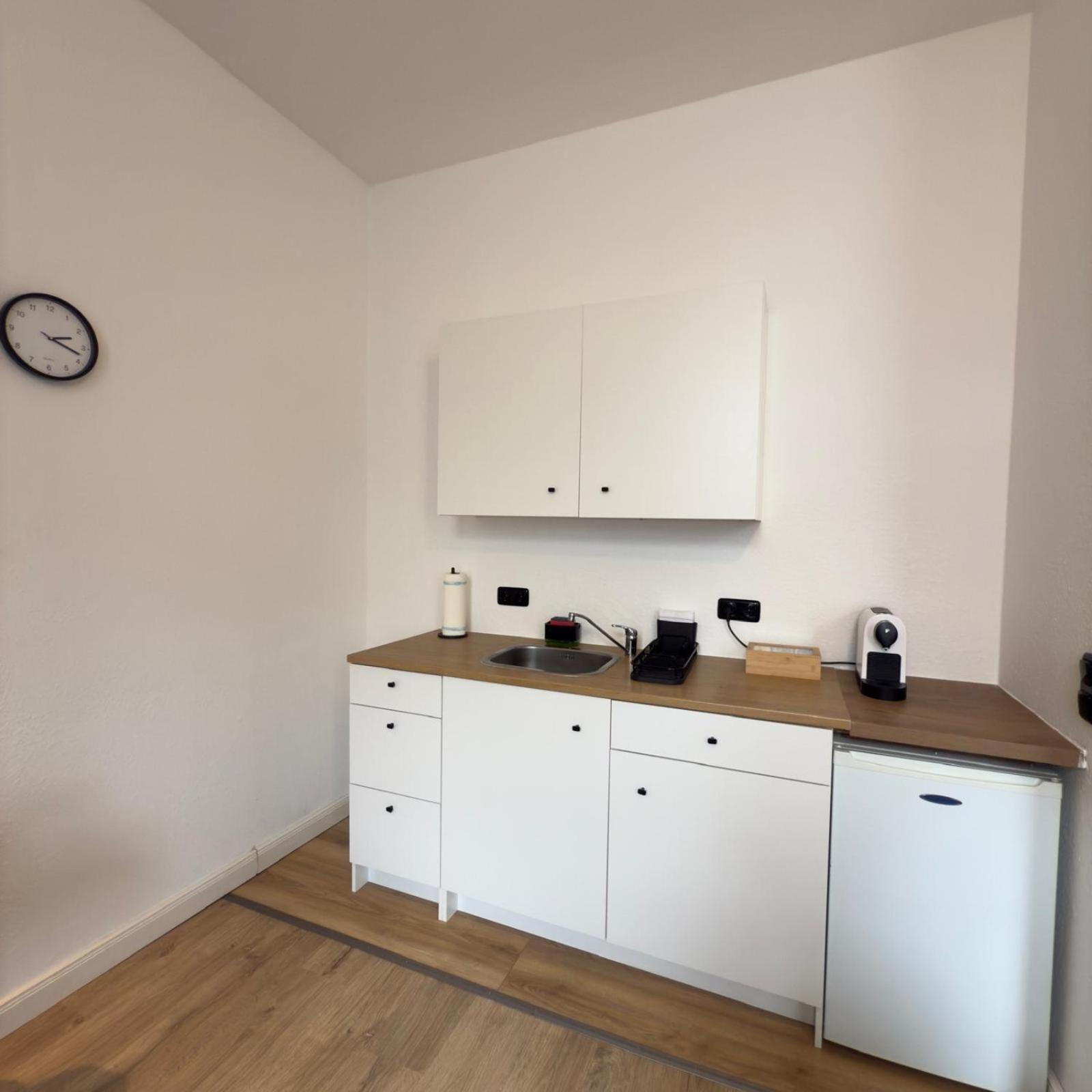 Raha Apartments - Modernes Studio-Apartment - Hbf - Gratis Parkplatz Erfurt Bagian luar foto