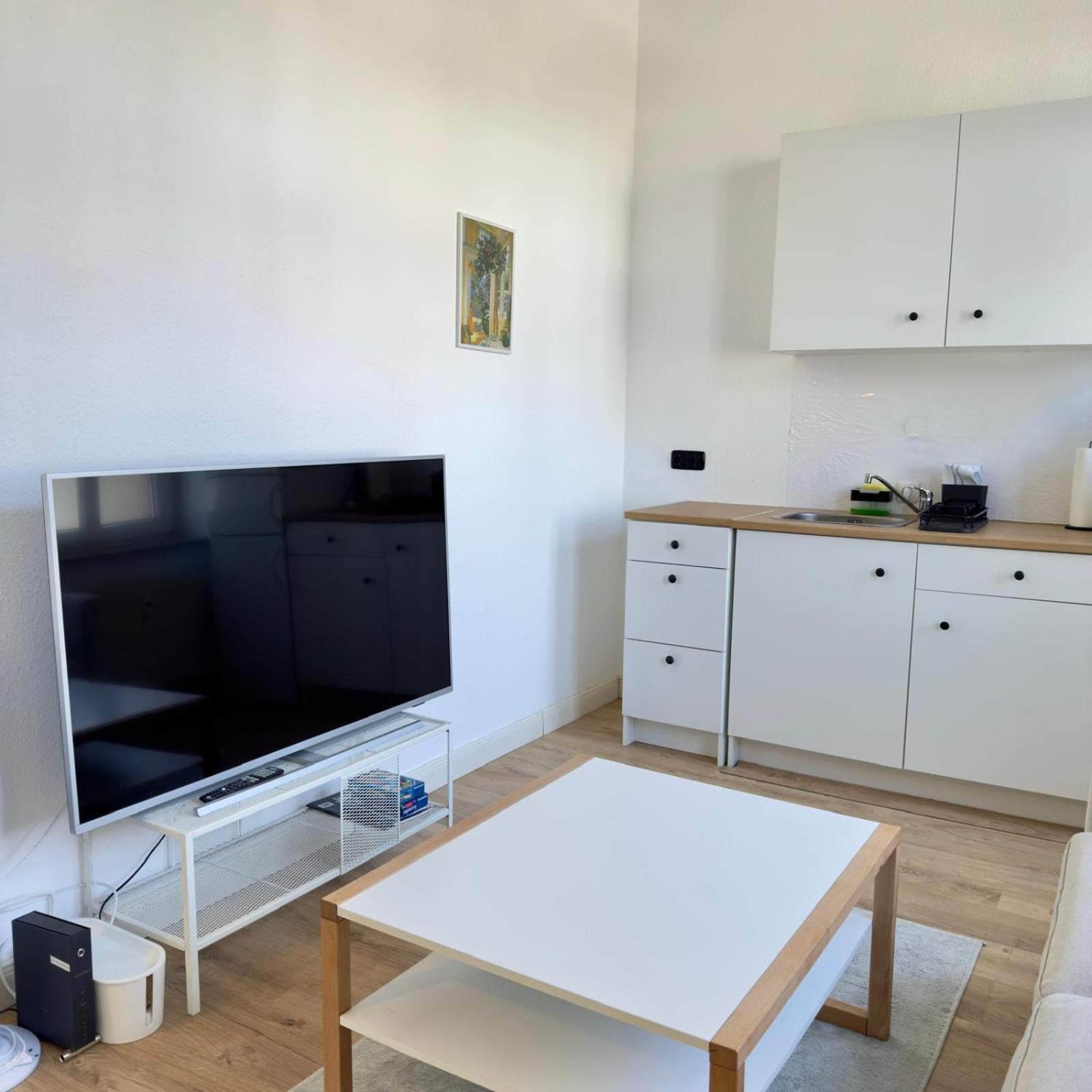 Raha Apartments - Modernes Studio-Apartment - Hbf - Gratis Parkplatz Erfurt Bagian luar foto