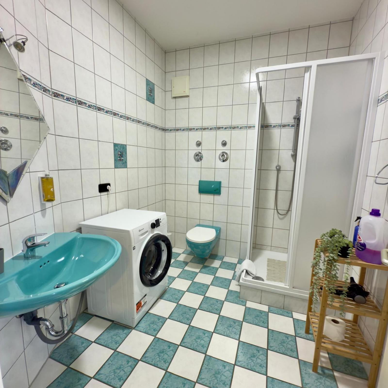 Raha Apartments - Modernes Studio-Apartment - Hbf - Gratis Parkplatz Erfurt Bagian luar foto